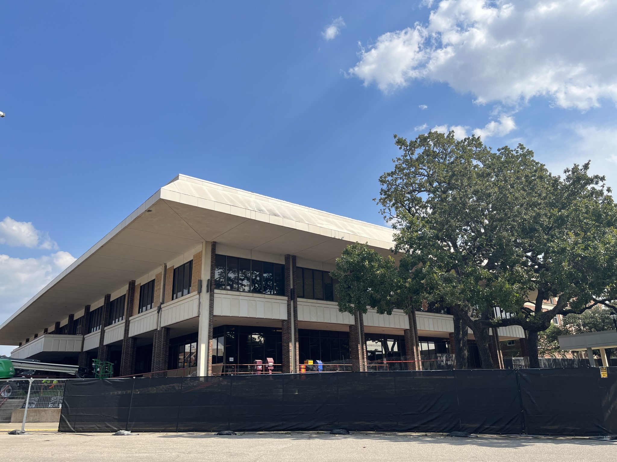 Construction to Brackenridge Hall worsens parking crisis